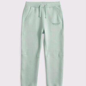 Boys Essential Icon Jogger | Abercrombie kids